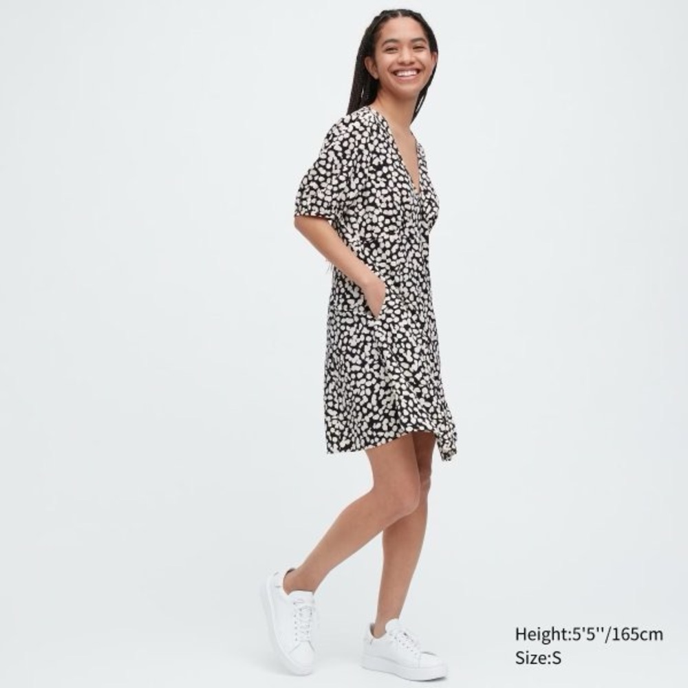 Uniqlo Printed V-Neck Mini Dress Black Ivory‎ Abstract Size M NWT